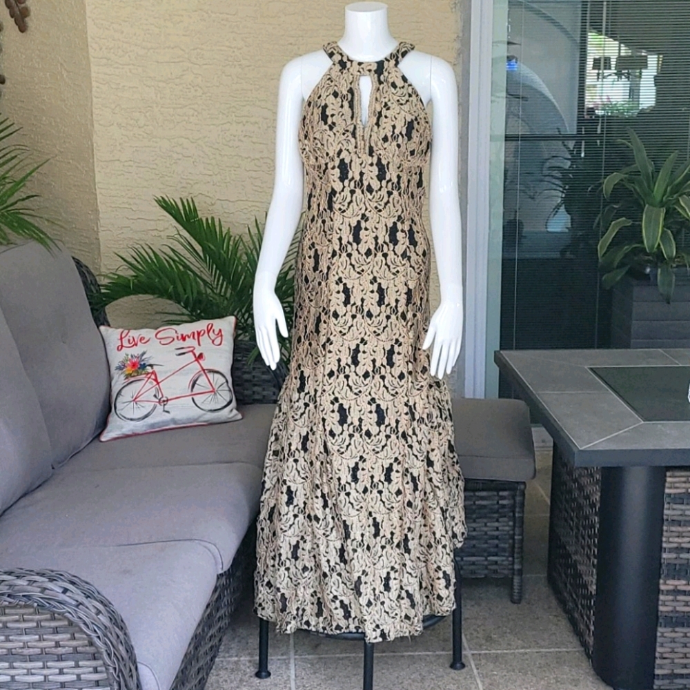 Gorgeous form fitting evening dress